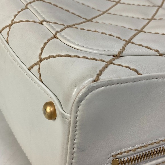 CHANEL Vintage White Bag - Picture 11 of 16